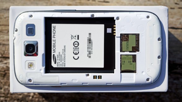 Galaxy S III battery compartment