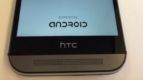 Google sägs kräva att nya mobiler visar ”Powered by Android”