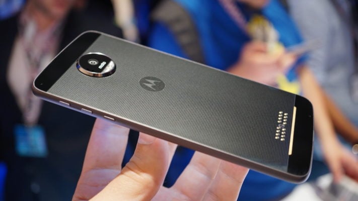 En närmare titt på Motorola Moto Z med tillhörande moduler